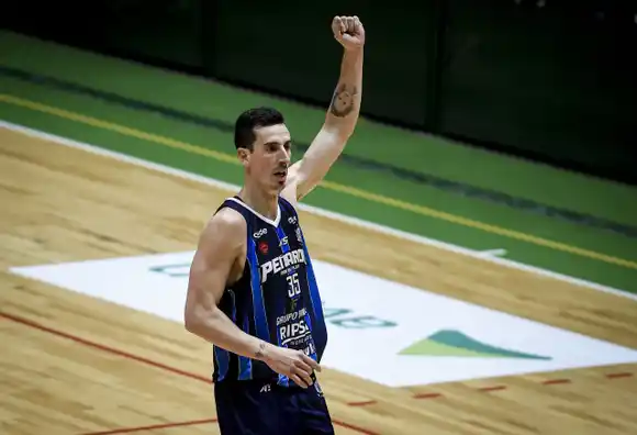 Peñarol padeció a un Boca candidato