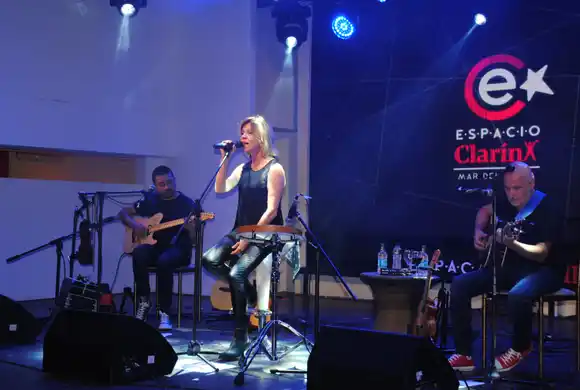 Marcela Morelo repasó sus grandes éxitos en Espacio Clarín