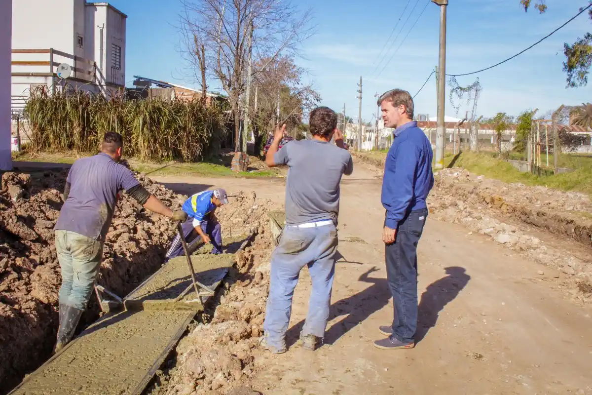 Piaggio recorrió las obras en la Escuela N° 35