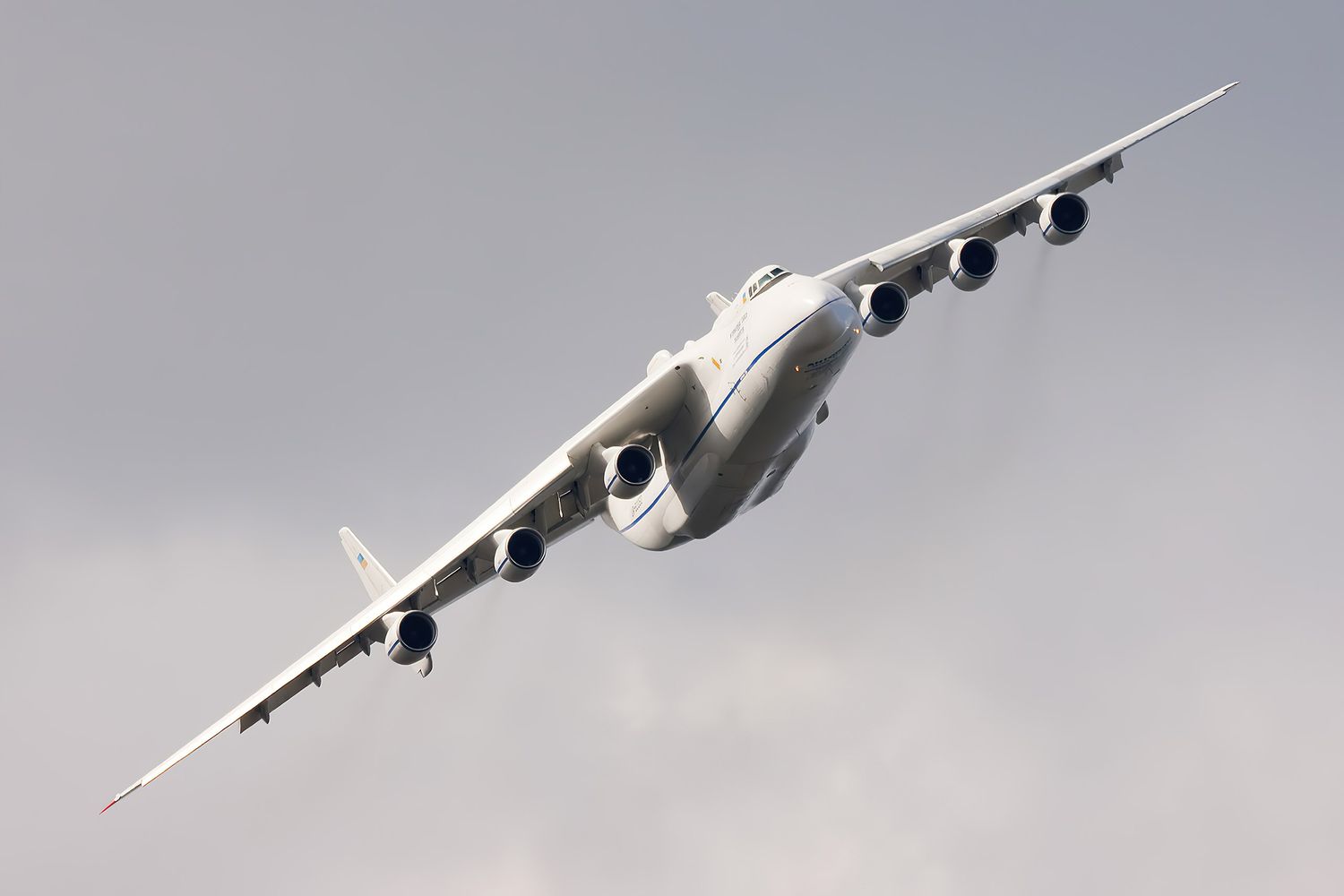 Nuevas imágenes muestran la destrucción del Antonov An-225 desde otro ángulo