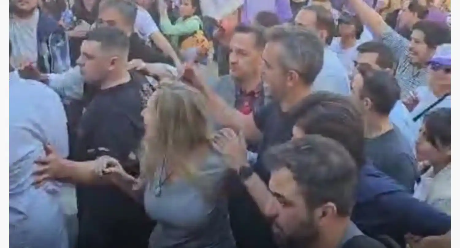 La caravana de La Libertad Avanza en Corrientes sufrió incidentes, como en Lomas de Zamora.