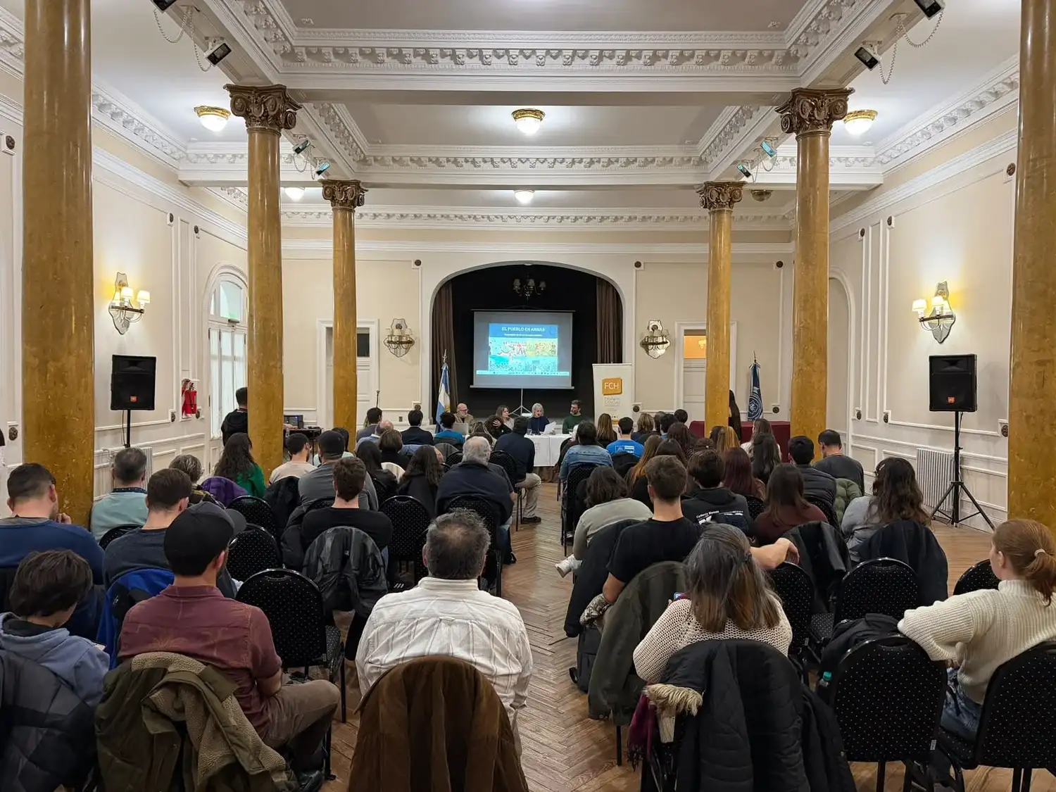 La apertura de la cátedra tuvo lugar en el Aula Magna de la Unicen, con amplia participación.