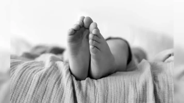 SE ACOSTARON EBRIOS: bebé de 11 meses murió aprisionado cuando dormía entre sus padres