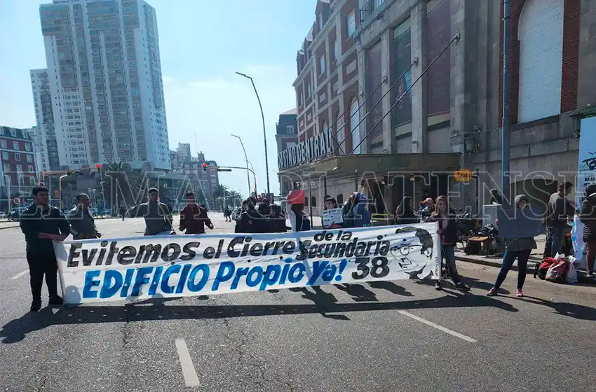 La historia sin fin: la escuela 38 continúa sin respuestas ante el reclamo por el edificio propio