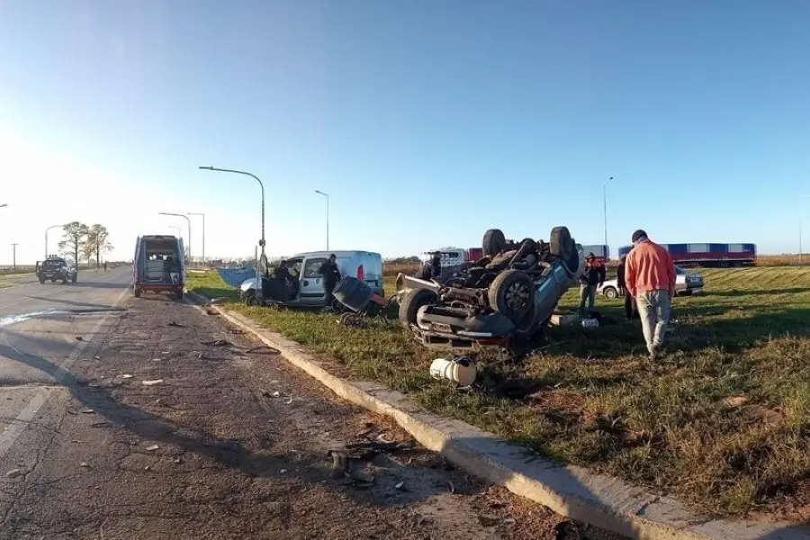 Impactante accidente de tránsito con graves consecuencias: dos camionetas chocaron en un cruce de rutas en jurisdicción de Gálvez