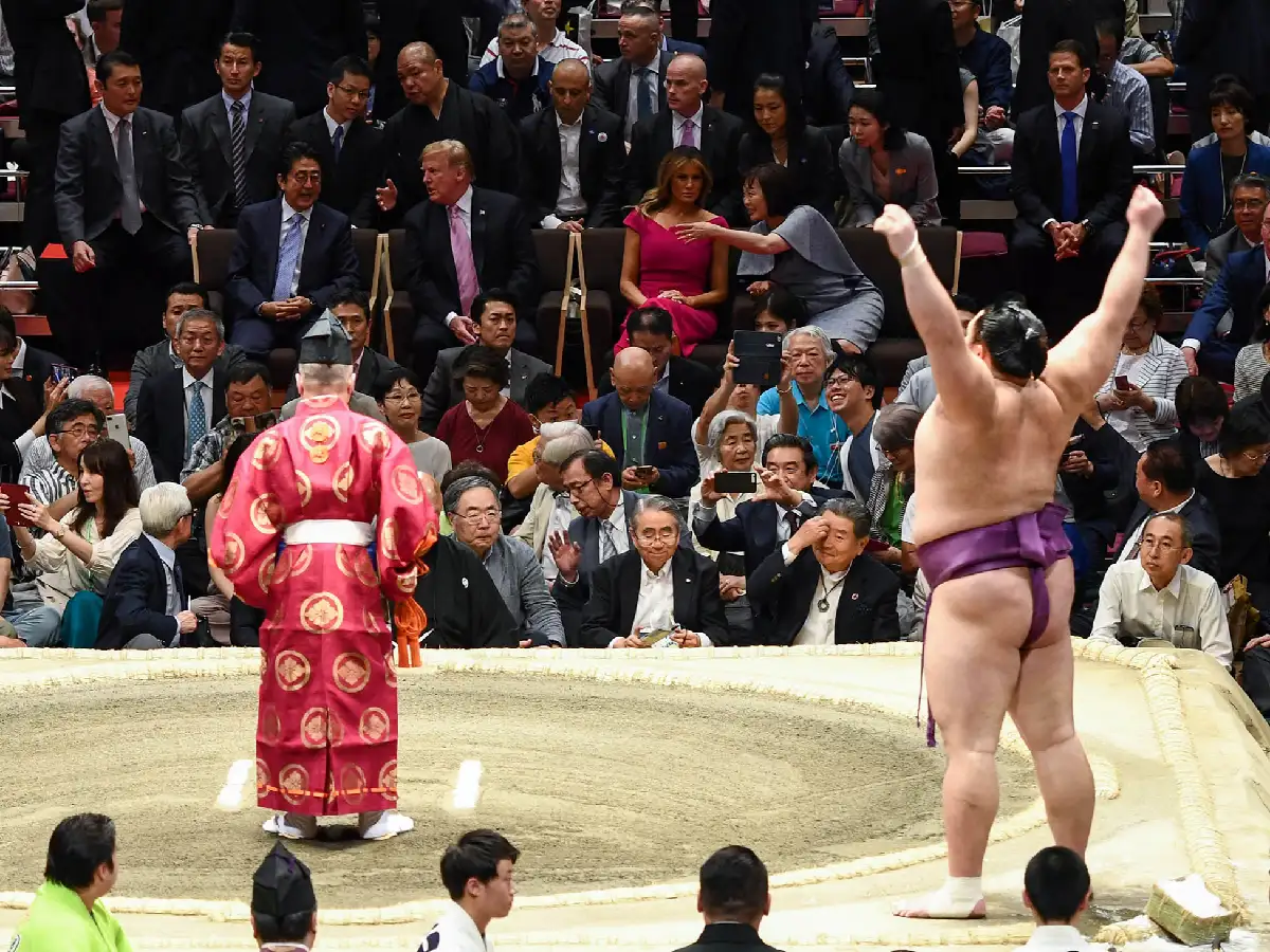 El premier japonés corteja a Trump en plena tensión comercial