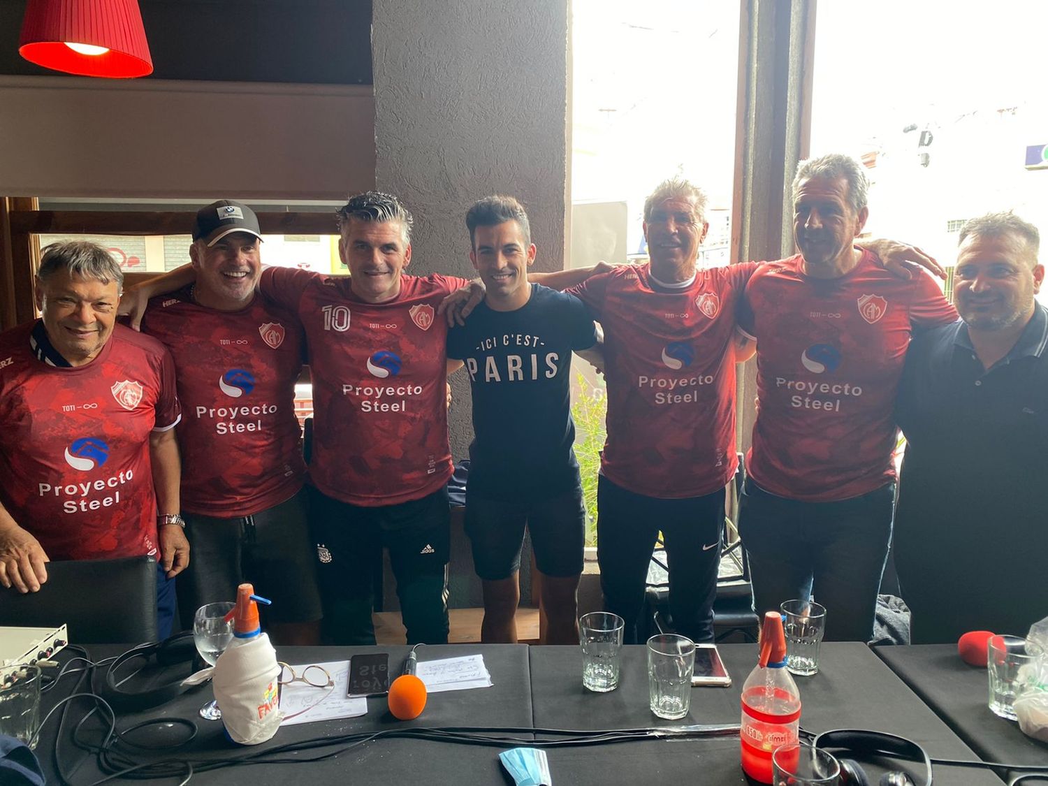 Radio La Red hizo un programa desde San Pedro con exfutbolistas profesionales, que jugaron un partido contra Mitre