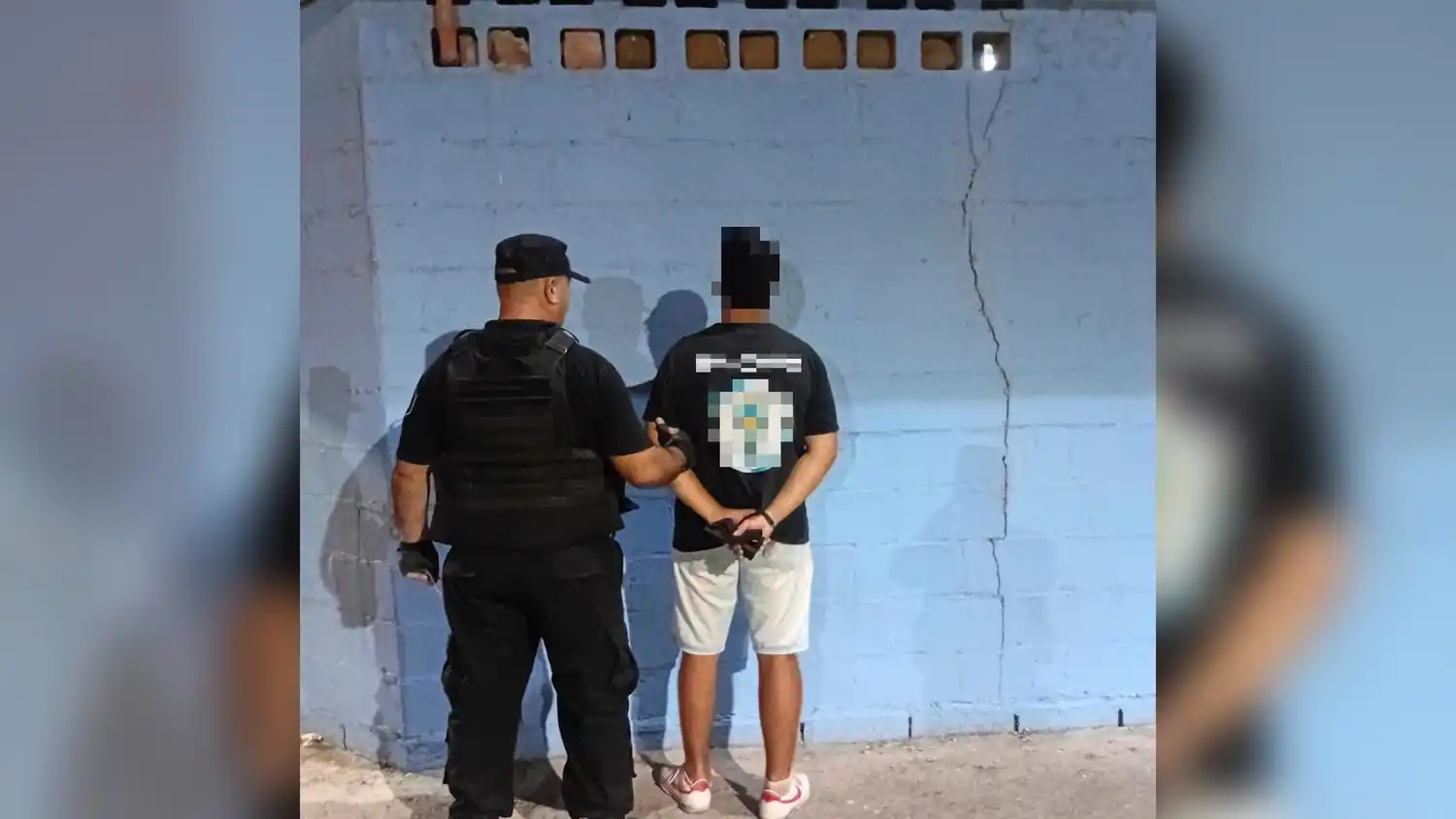 Fue a ver un partido de fútbol teniendo prohibido asistir a eventos deportivos, fue identificado