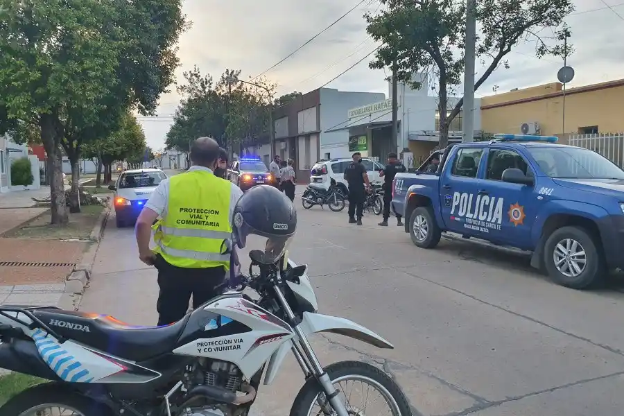 Se chocó un poste del alumbrado público  y huyó: dio más de cuatro veces lo permitido en alcohol