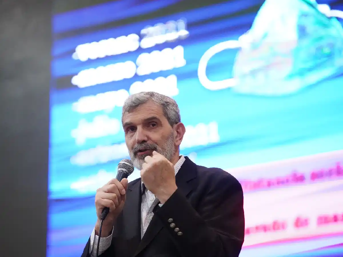 “Padres y madres disponibles” para una crianza feliz    