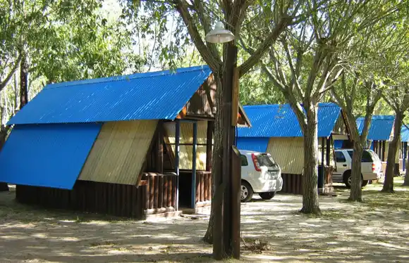 Verano 2026 en La Costa: Cuánto sale acampar, alojarse en dormis o cabañas