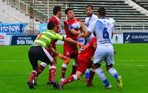 Un empate que dejó la serie abierta para Alvarado
