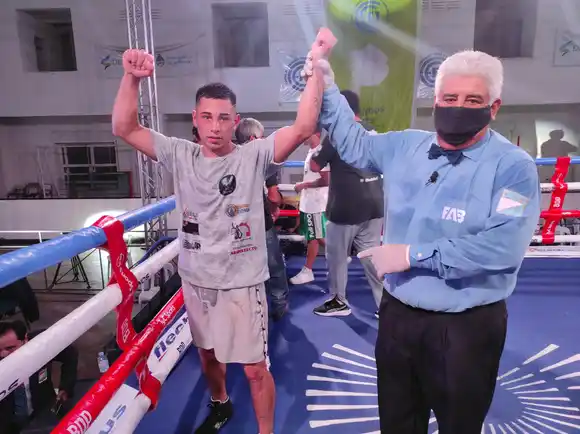 Manríquez y Ronner pelean el jueves en Canadá