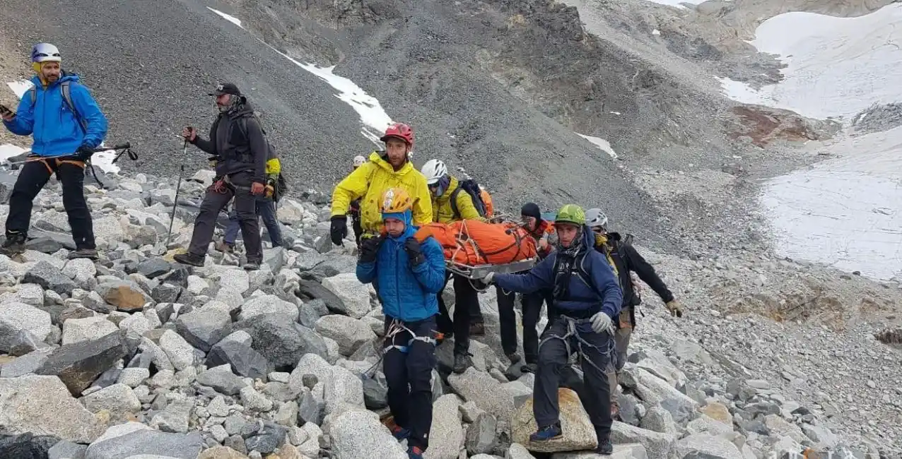 Tras una avalancha en El Chaltén, intentan rescatar a un escalador