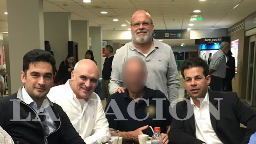 Aparecen en la fotografía, de izquierda a derecha: Nazareno Etchepare, José Luis Espert, Iván Sherman y Fred Machado
