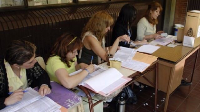 Elecciones 2015: Cobran las autoridades de mesa 