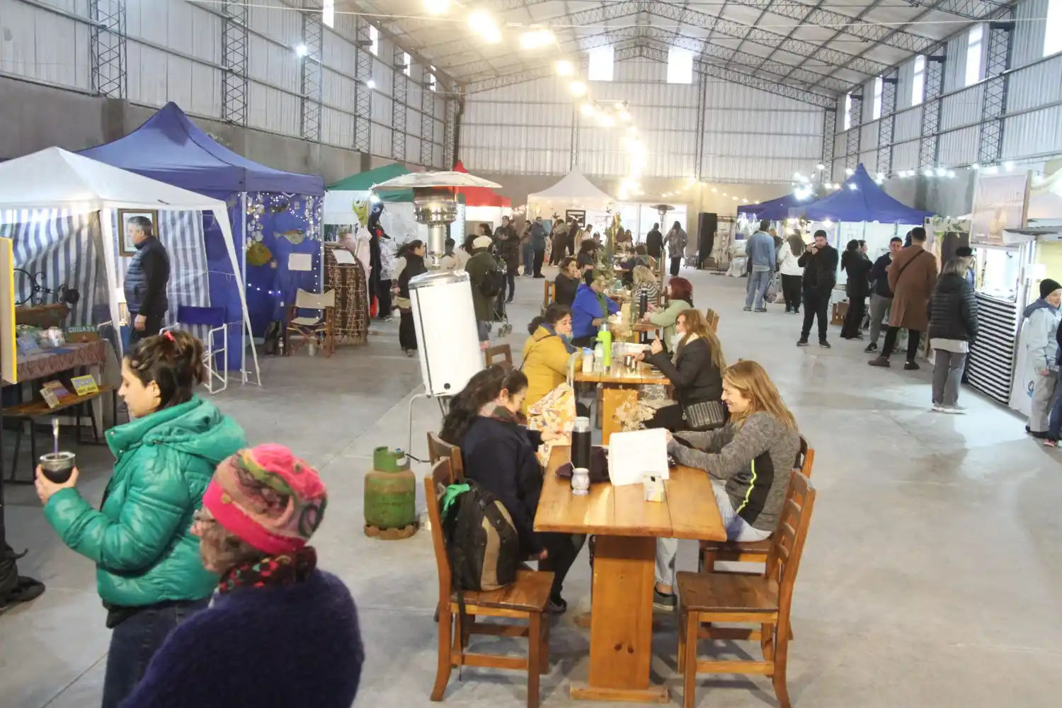 Esta tarde continua Inverná, la feria en la Escuela 10 de Claromecó
