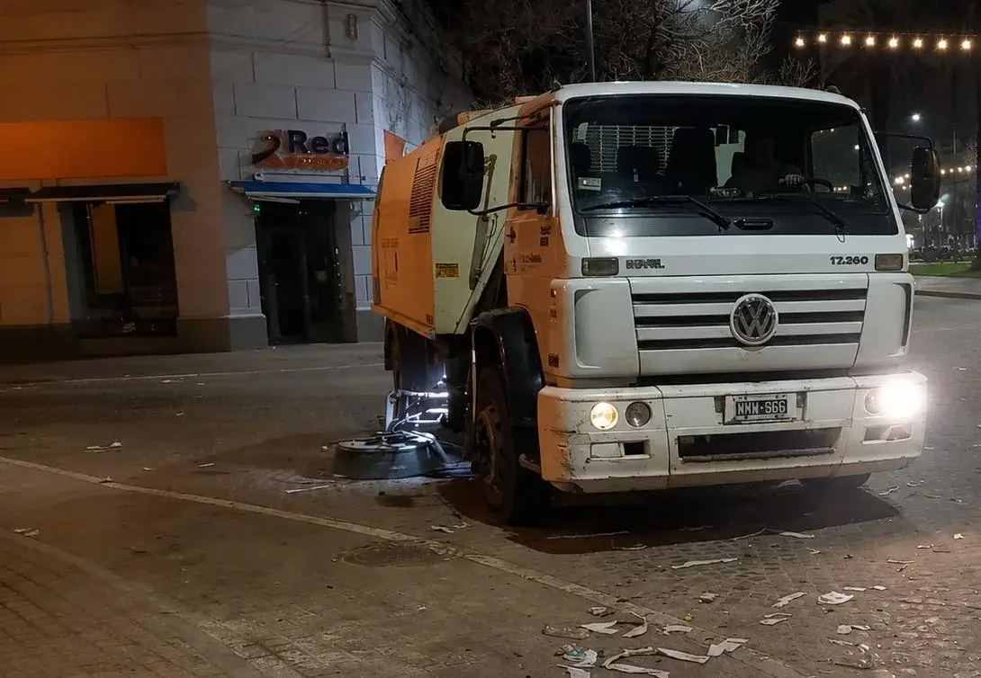 Rápido operativo de limpieza luego de los festejos por la victoria de Argentina