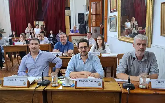 Insólito: concejales se fueron por una puerta de atrás y levantaron la sesión por WhatsApp en el HCD de Patagones