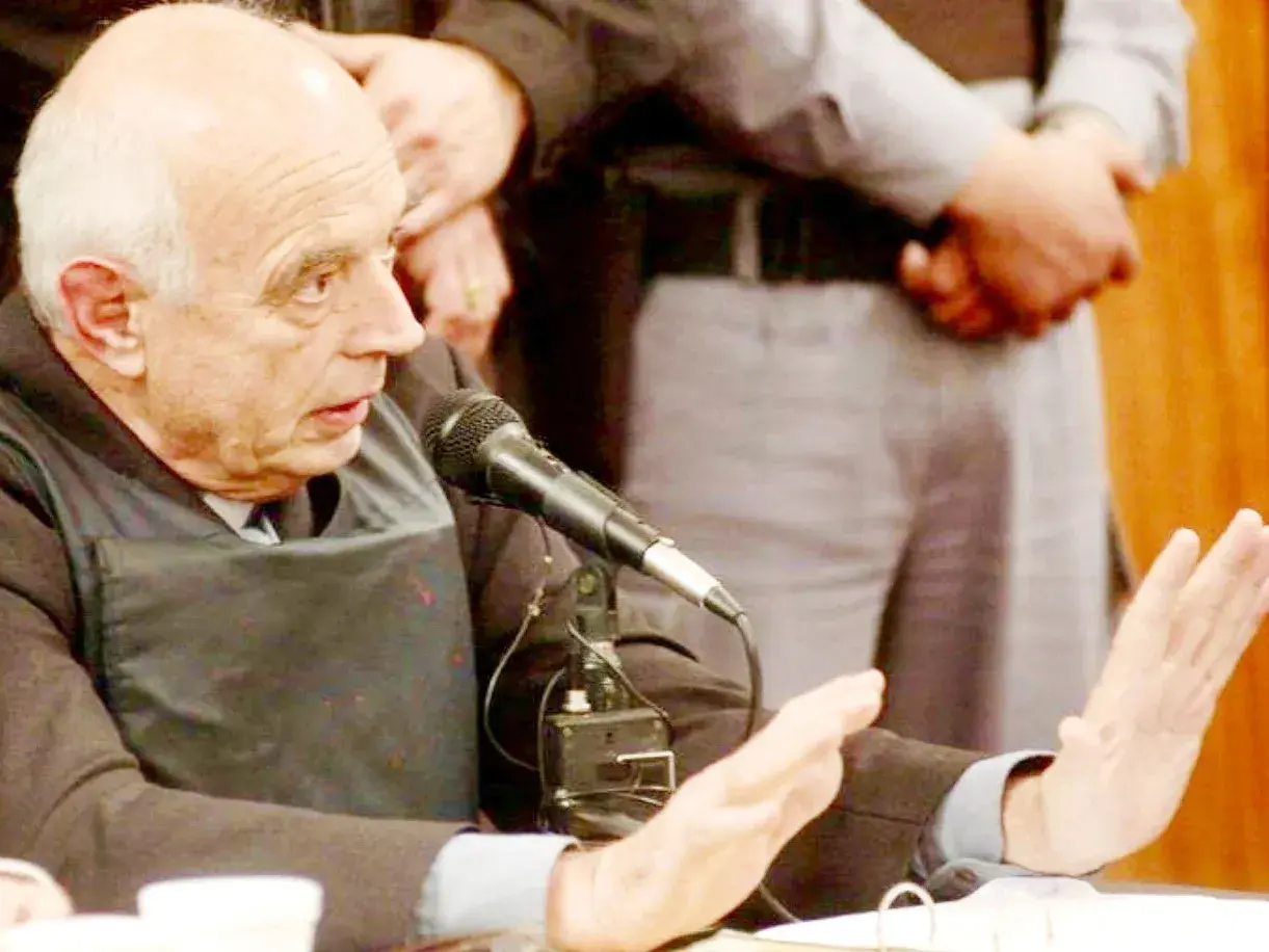 Von Wernich: quién es y por qué está preso el sacerdote que pide encontrarse con el Papa