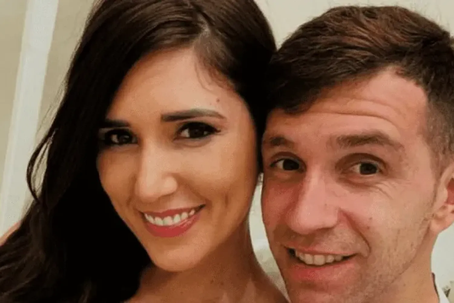 La increíble historia de amor entre El Dibu Martínez y su esposa Mandinha