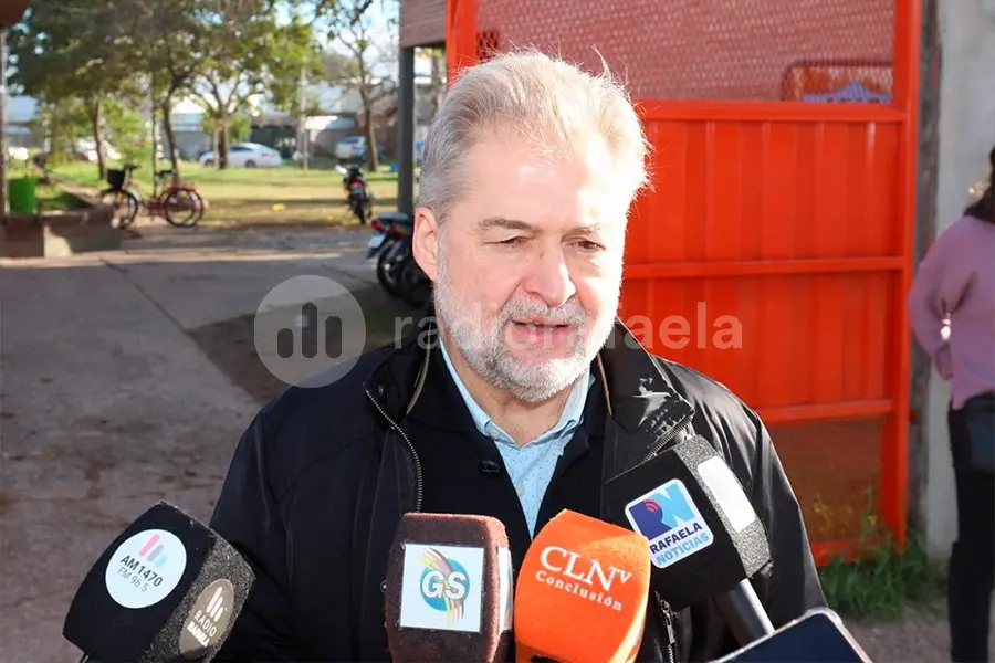 Roberto Mirabella emitió su voto en la Escuela Mahatma Gandhi: "Hay que venir a votar para defender a Santa Fe"