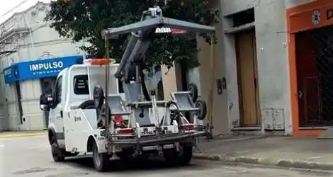 “Que venga la grúa y se lleve a la grúa mal estacionada”