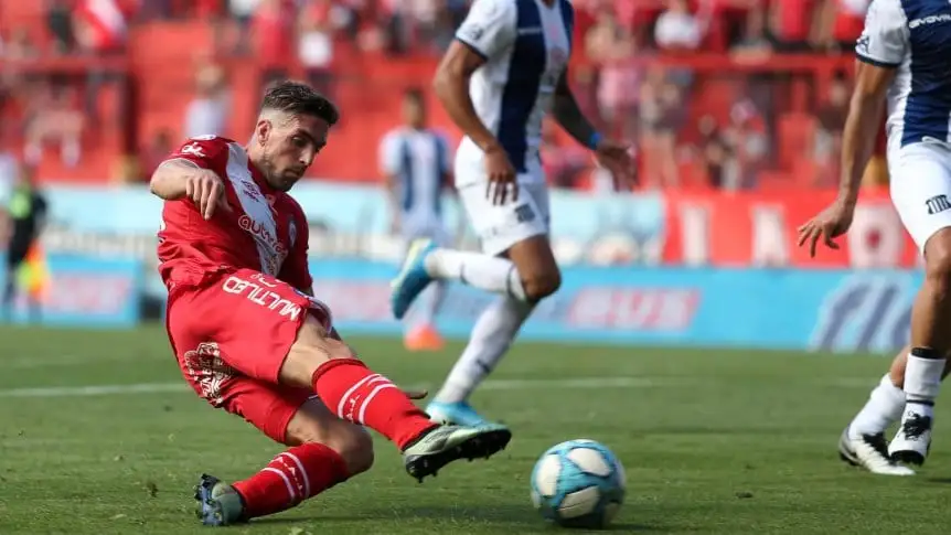 Argentinos venció a Talleres y le mandó toda la presión a Boca