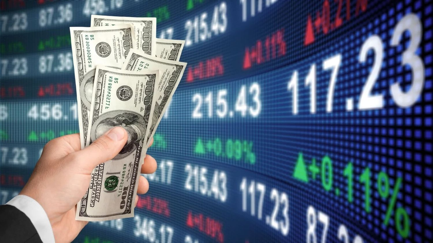 El riesgo país cayó hasta su menor desde 2019 y subieron los bonos