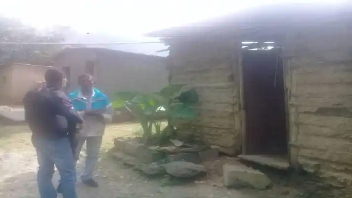 ¿MALA DECISIÓN? Ingirió licor artesanal, comió, se durmió y murió en Vargas