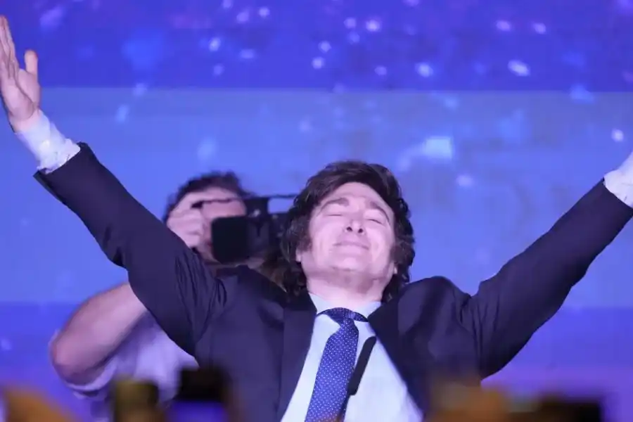 Milei presentará su libro  y cantará Panic Show en el Luna Park