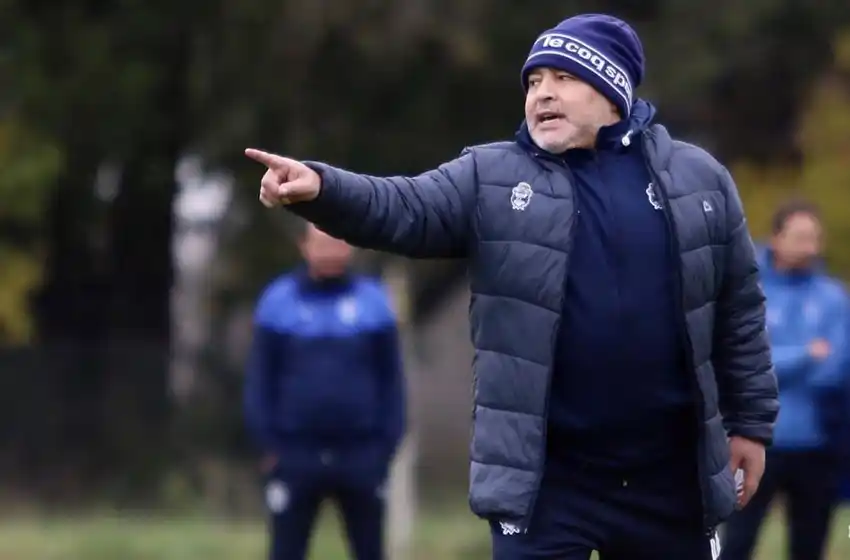 Maradona arrancó formalmente su ciclo como técnico de Gimnasia