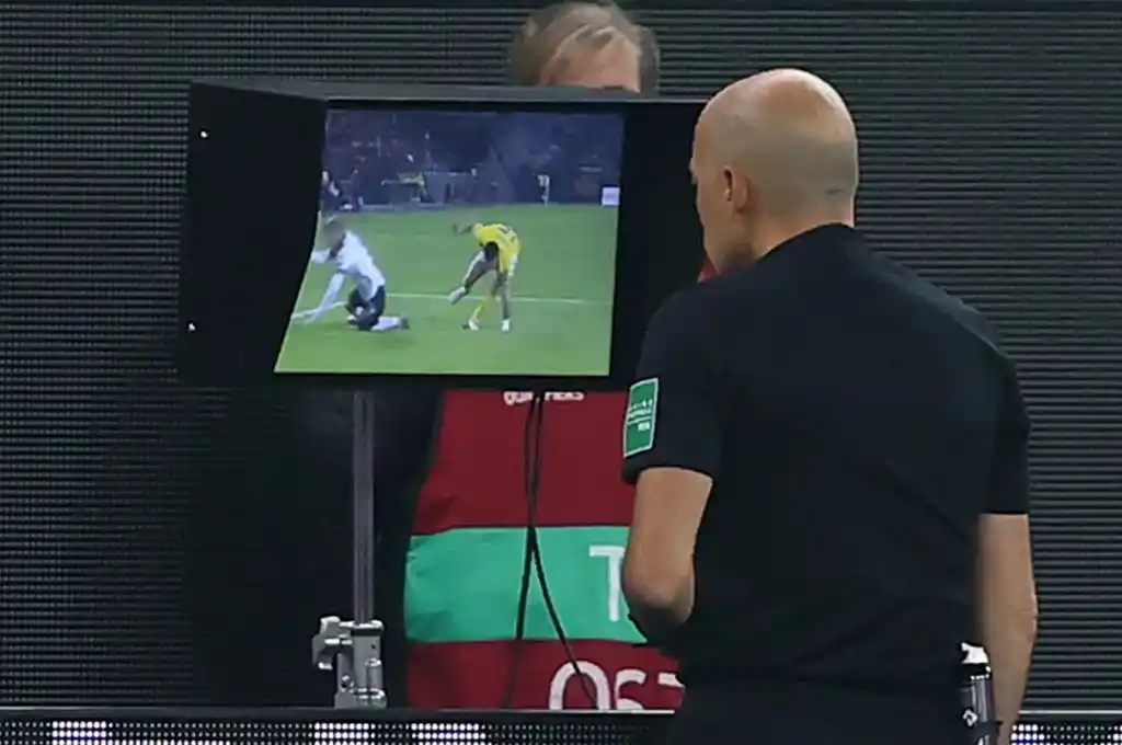 Suecia se reveló y rechazó el uso del VAR en el fútbol profesional