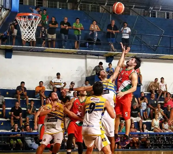 Neptunia aguantó la atropellada y ganó un partidazo en San José 