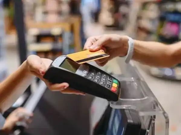 Más del 60% de las familias usan la tarjeta de
crédito para las compras diarias de alimentos