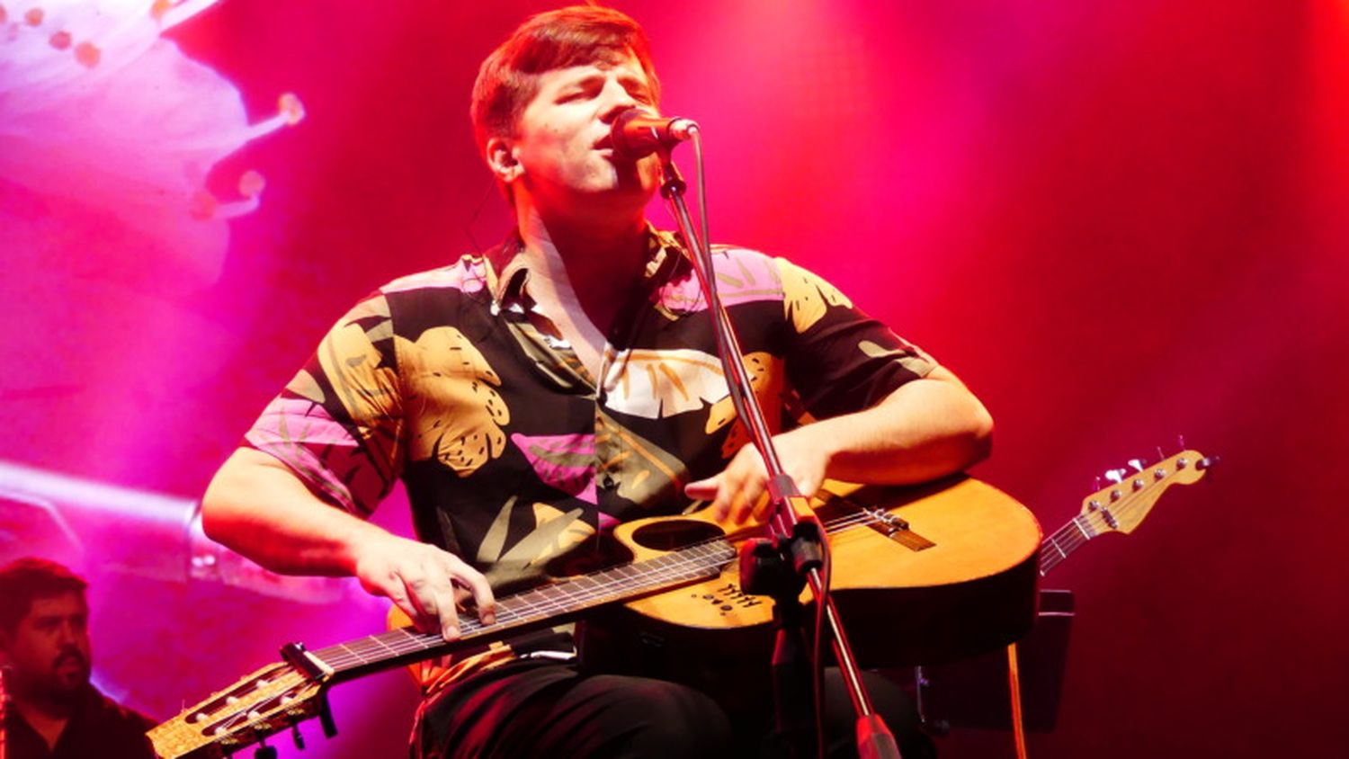 Con el show de Nahuel Pennisi y la presencia del intendente García, comenzó la Fiesta Nacional de la Guitarra en Dolores