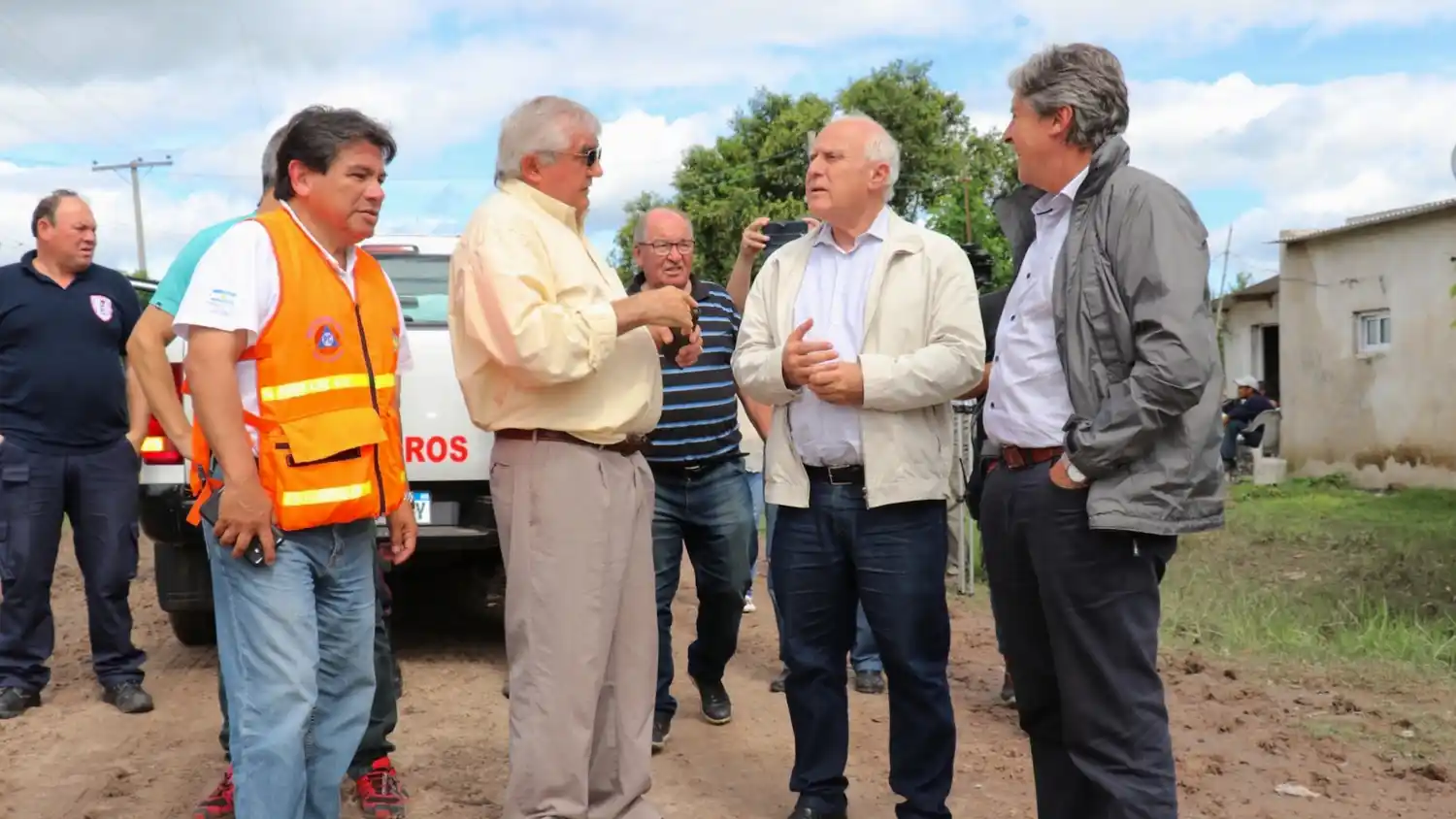 Lifschitz recorrió localidades afectadas por las lluvias