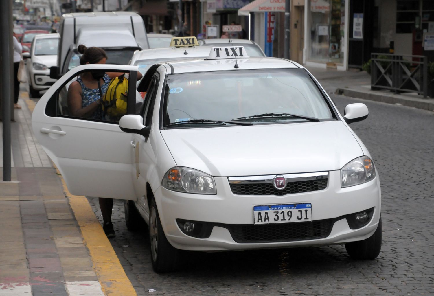 La bajada de bandera de los taxis pasó a costar 793 pesos en Tandil