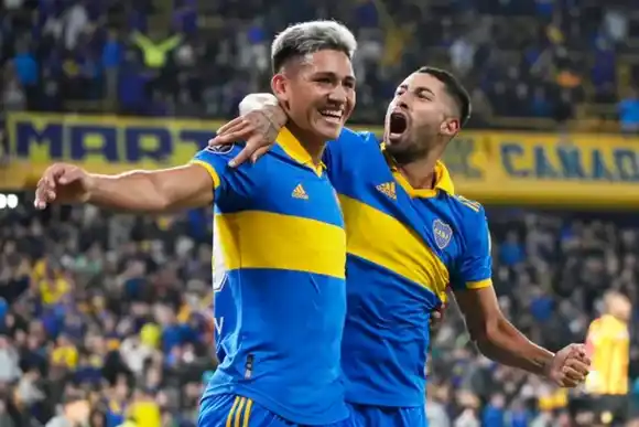 Con un gol agónico Boca ganó en la Bombonera