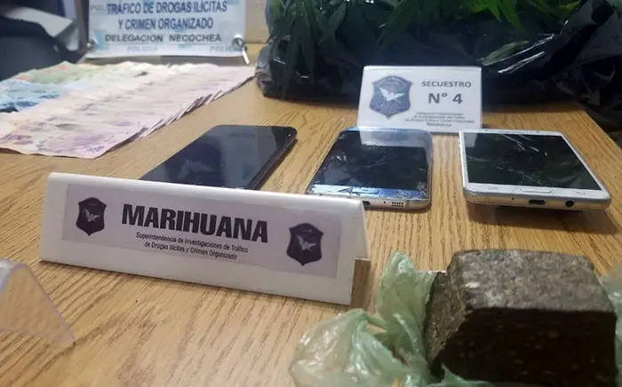 Investigaban unas amenazas y hallaron elementos robados