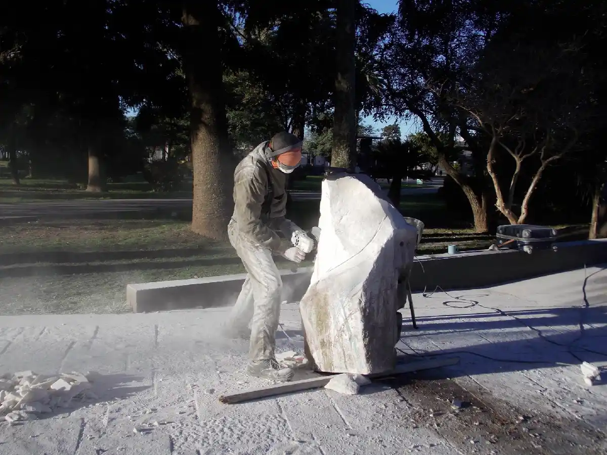  Escultores con las manos en la “masa”  