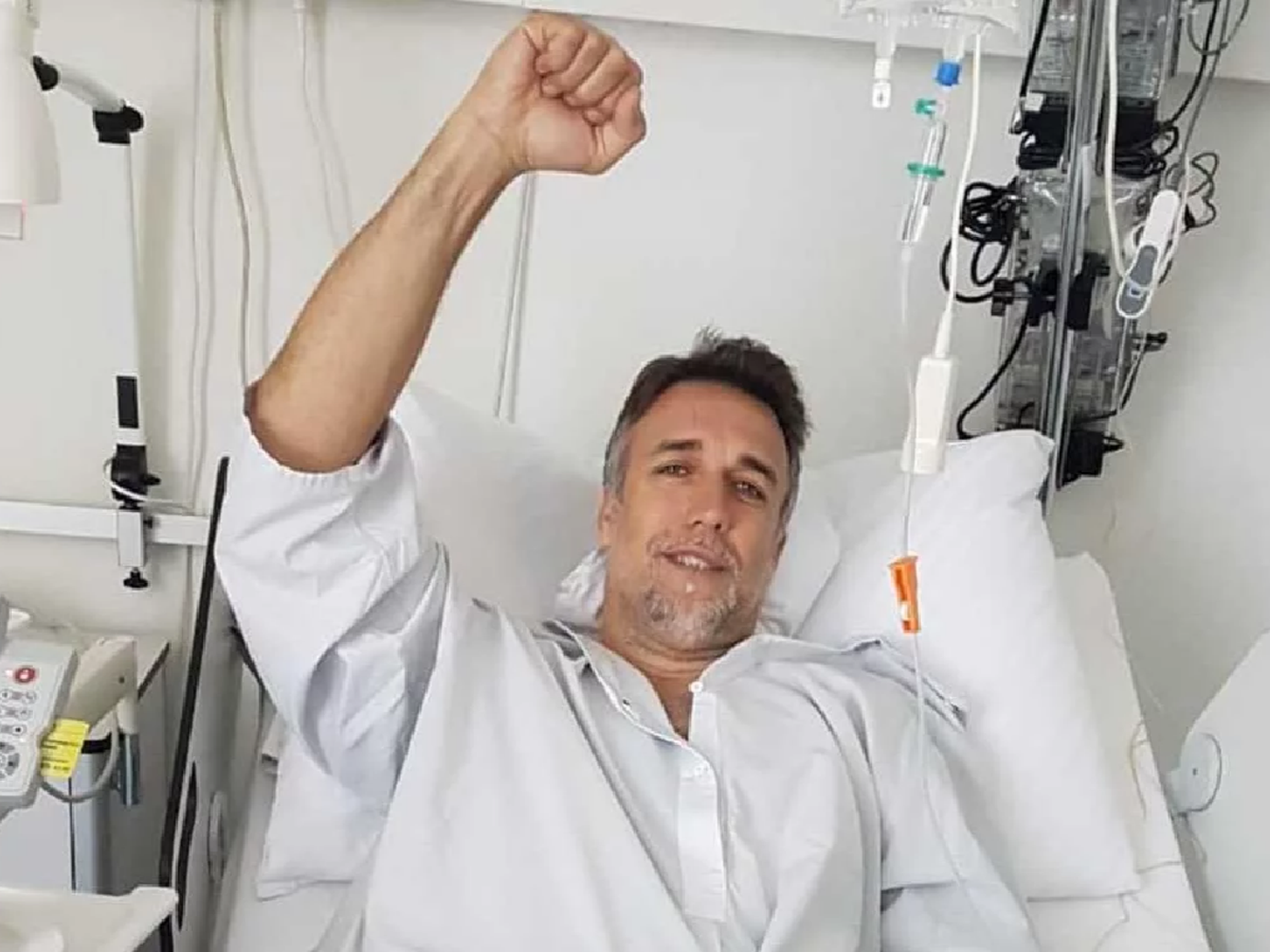 Gabriel Batistuta fue operado y arranca una nueva vida: la foto al salir del quirófano