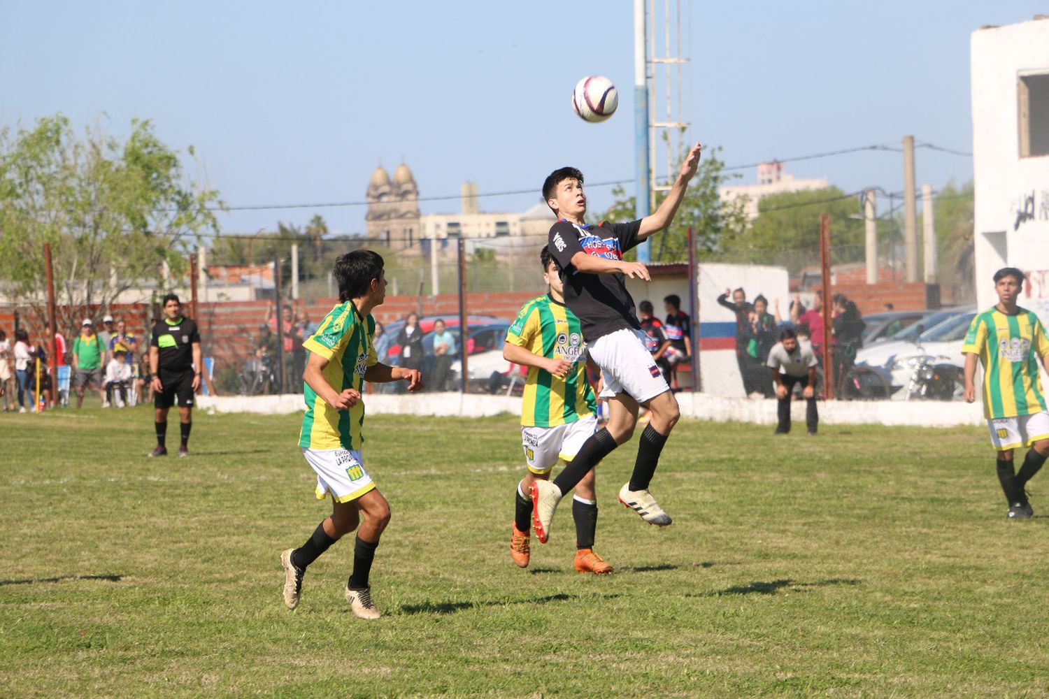 Se disputa la segunda fecha con partidos en once canchas