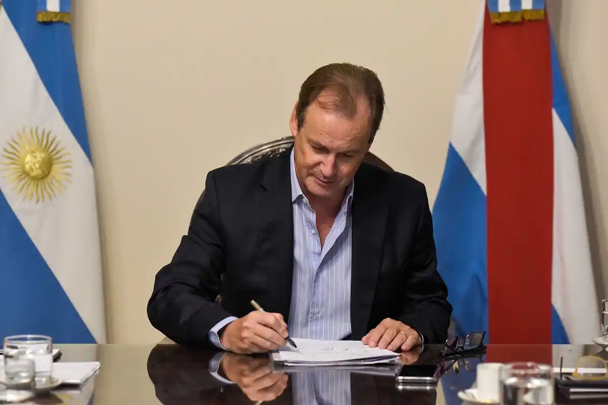 Bordet ya firmó el decreto para que rija al pase sanitario a partir del 3 de enero