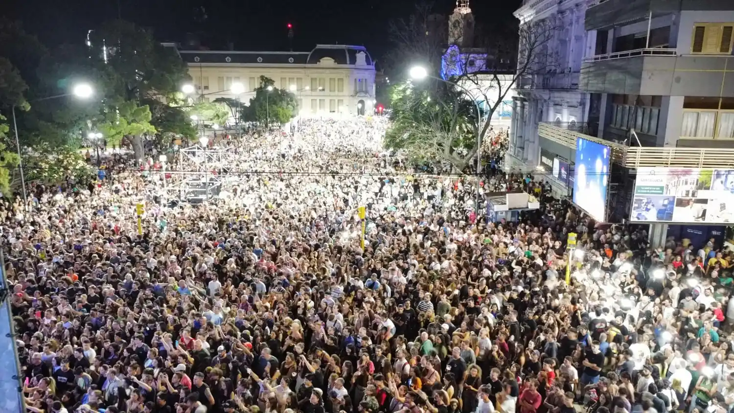Una multitud disfrutó del evento Viví Paseo 25 de Mayo en Paraná