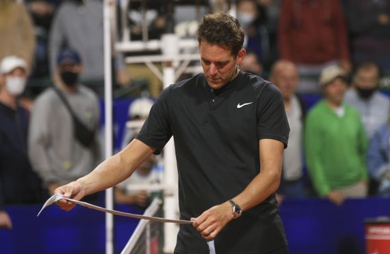 Del Potro tuvo su tan ansiado regreso a las canchas, pero no pudo escapar a la lógica