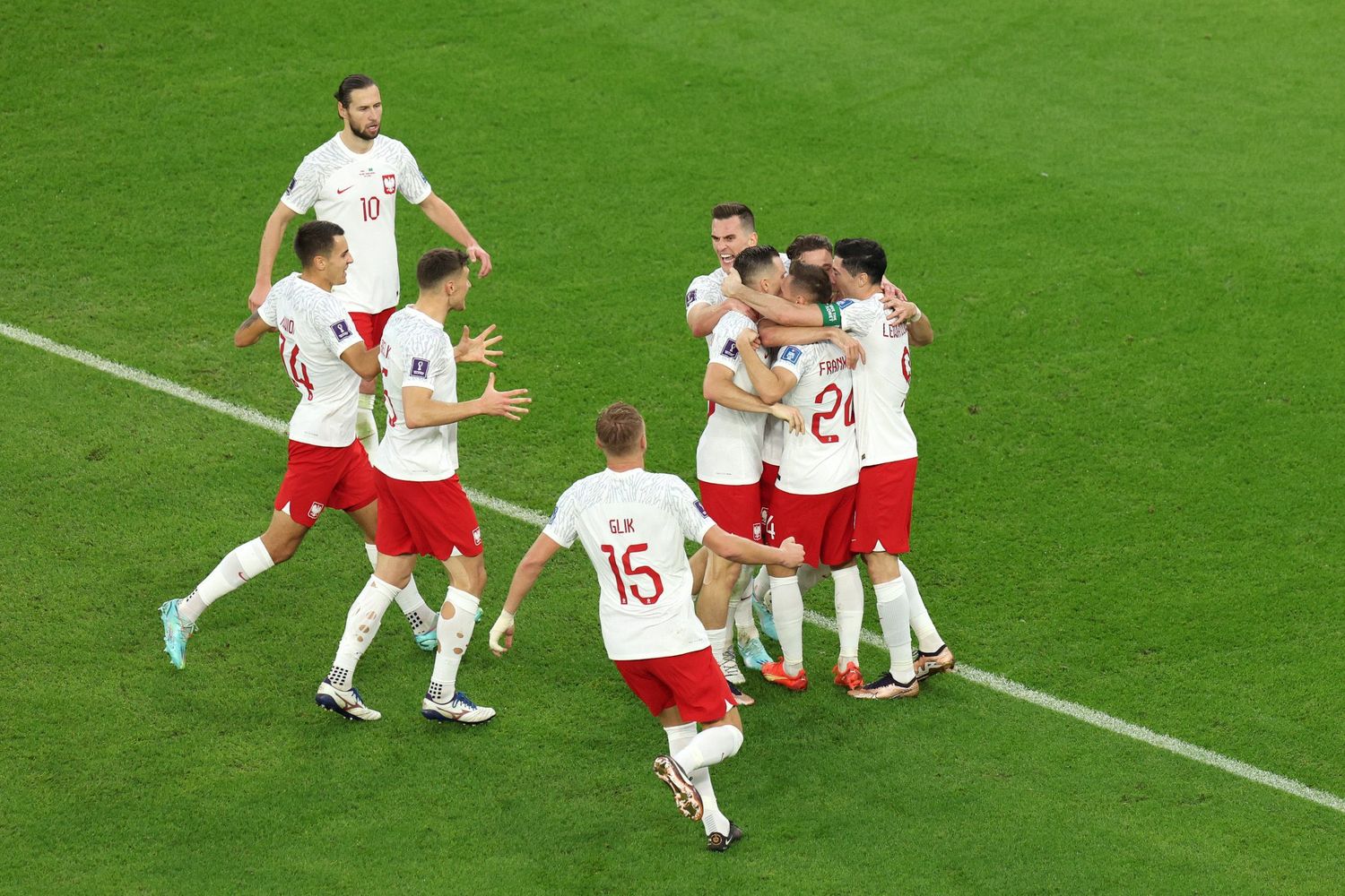 El polaco Lewandowski convirtió su primer gol en Mundiales en la victoria sobre Arabia Saudita