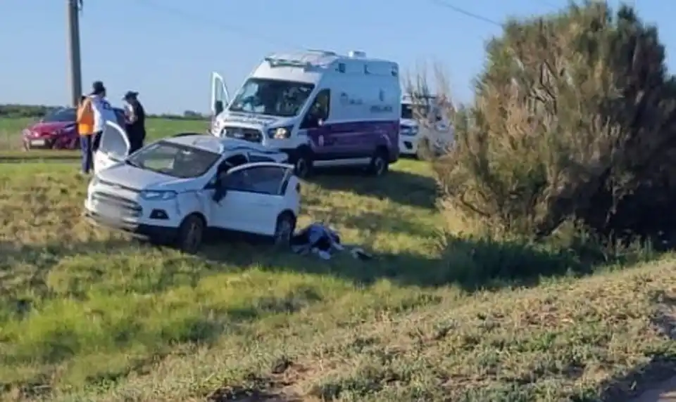 Una pareja de Tandil volcó en la autopista 55, San Luis