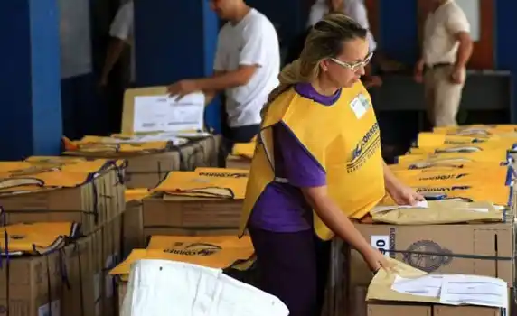El Gobierno despedirá a 1700 empleados del Correo Argentino