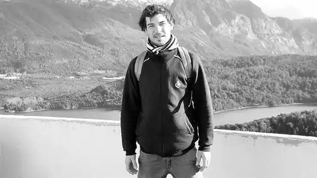 Mataron de un tiro en la cara a un profesor para robarle la moto